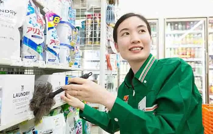 Vietnamese Employee Takes First Place in Seven-Eleven Contest