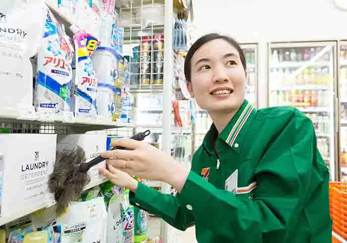 Vietnamese Employee Takes First Place in Seven-Eleven Customer Service National Contest